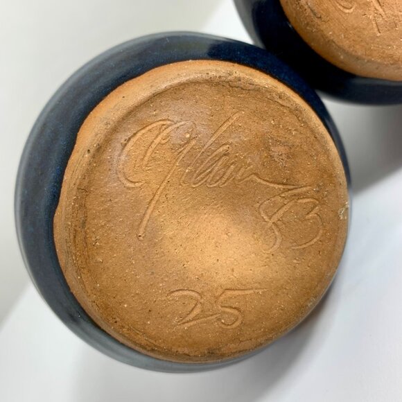 1983 Handcrafted Blue Ceramic Salt & Pepper Shaker Set Ribbed Design MCM Signed - Picture 9 of 9